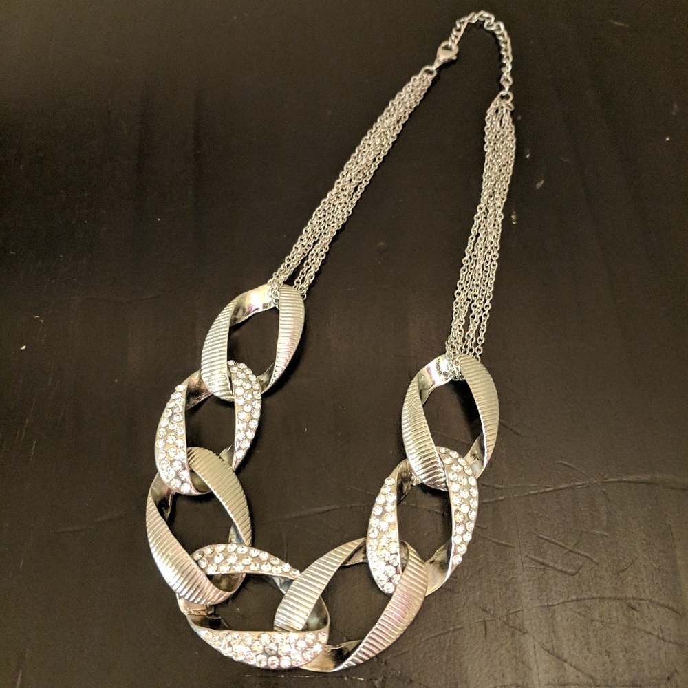 Costume Jewelry: Textured Chain Statement Necklace